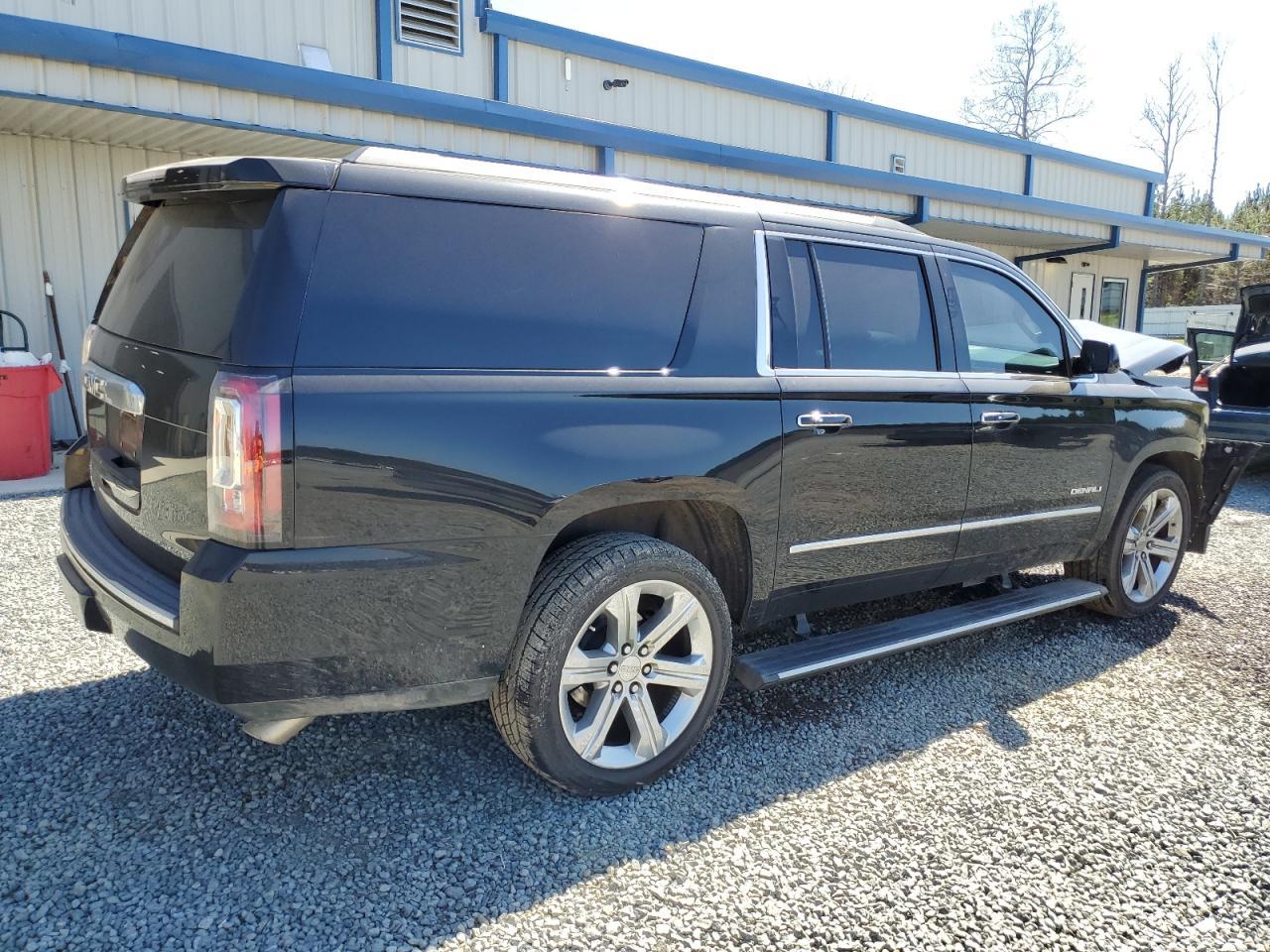 2016 GMC YUKON XL D - Фото 3
