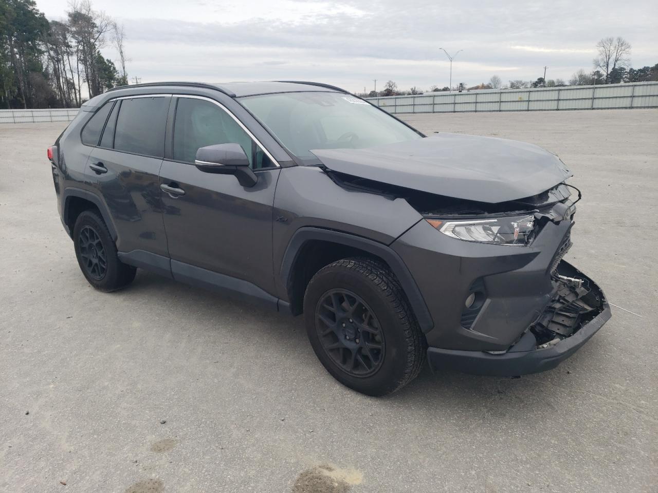 2020 TOYOTA RAV4 XLE - Image 4