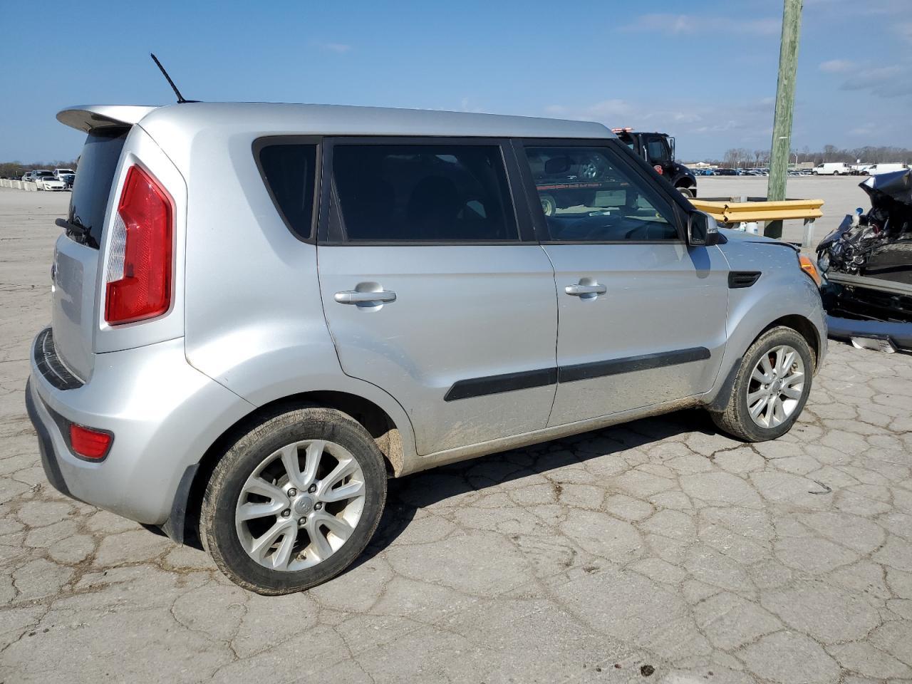 2013 KIA SOUL + - Image 3