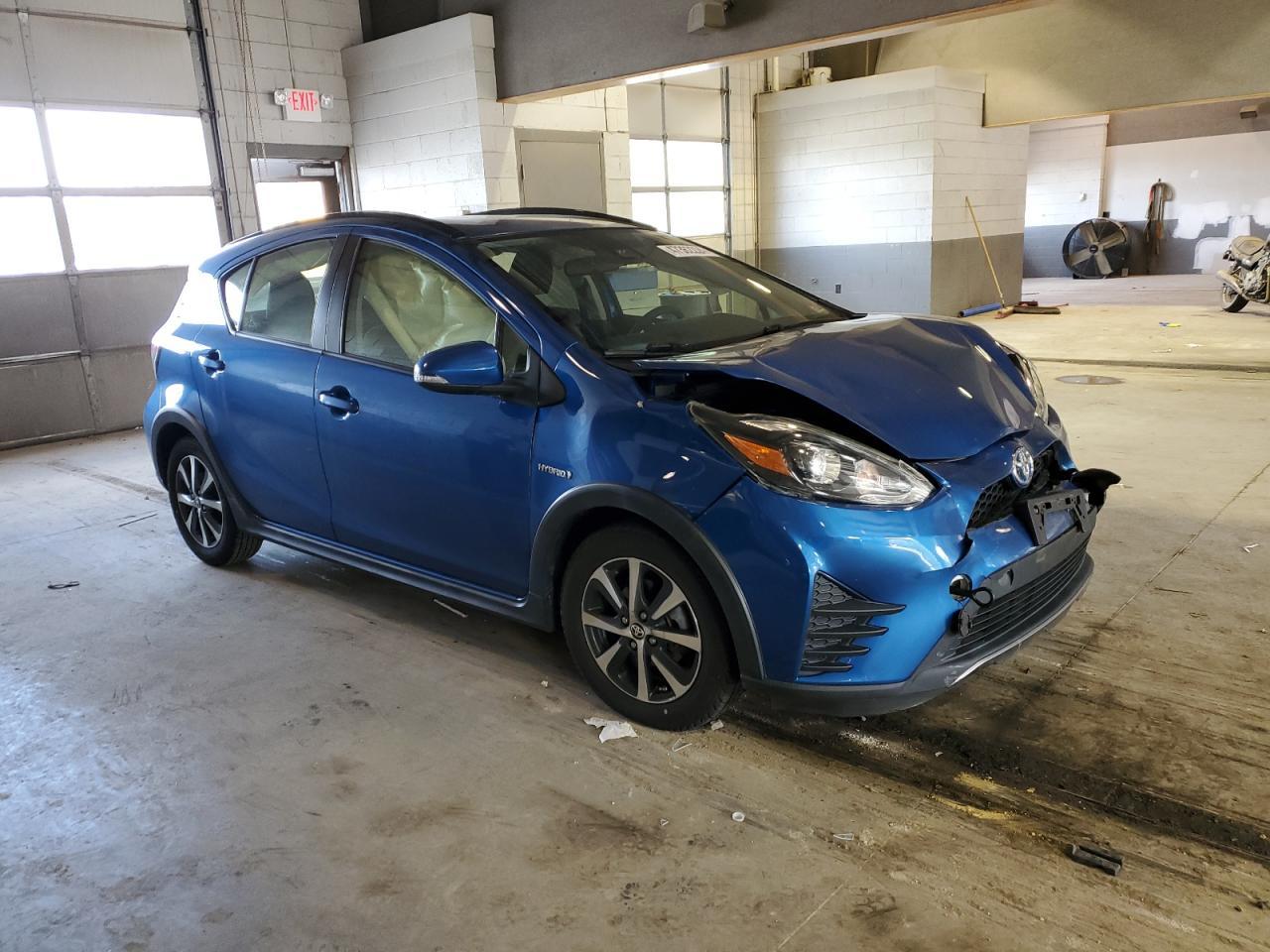 2019 TOYOTA PRIUS C - Фото 4