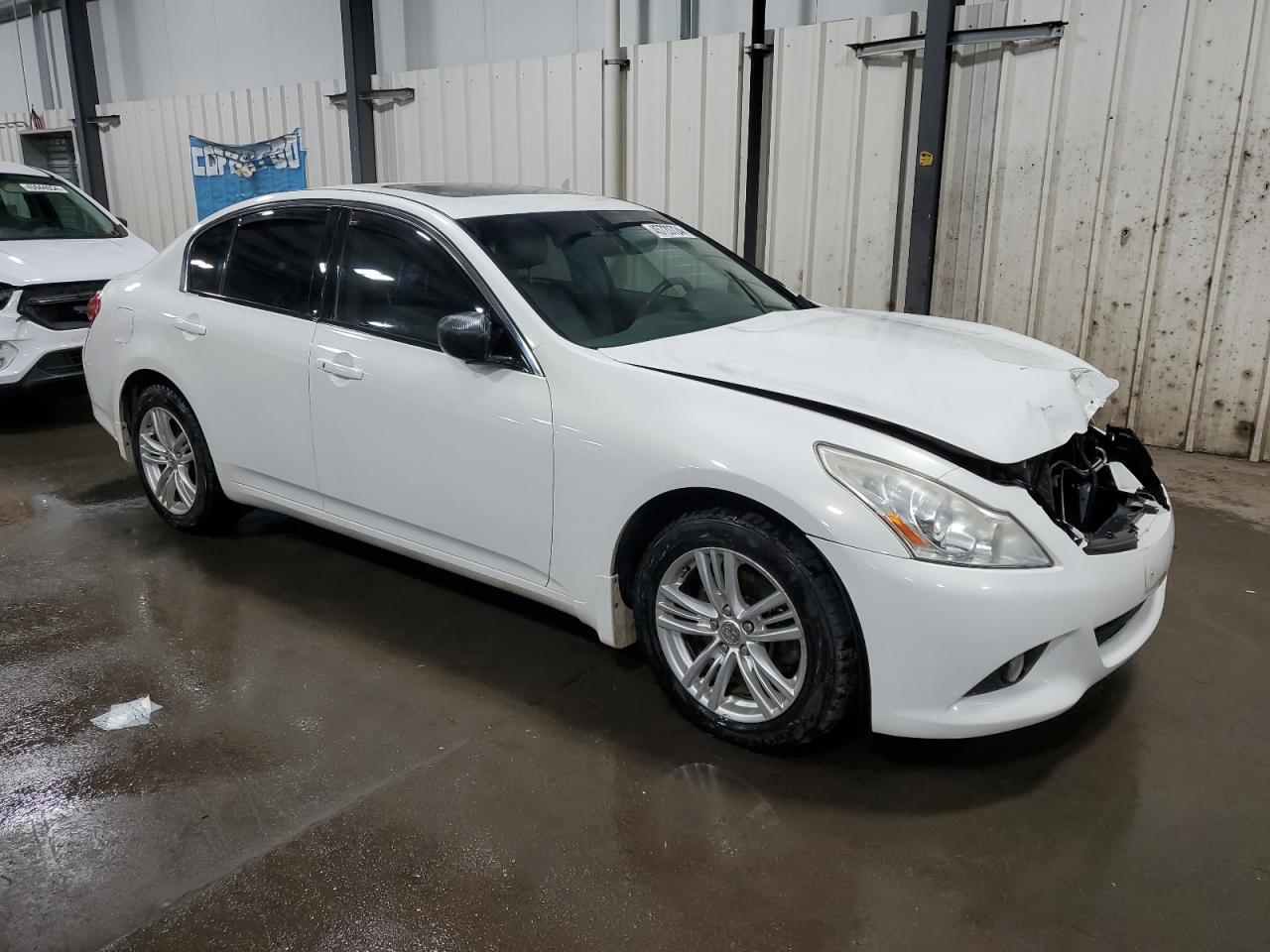 2011 INFINITI G37 - Фото 4