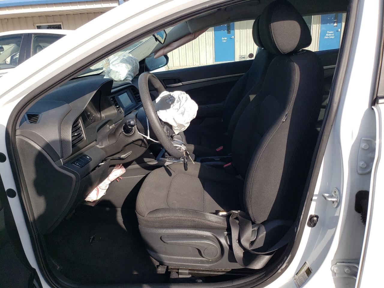 2019 HYUNDAI ELANTRA SE - Фото 7