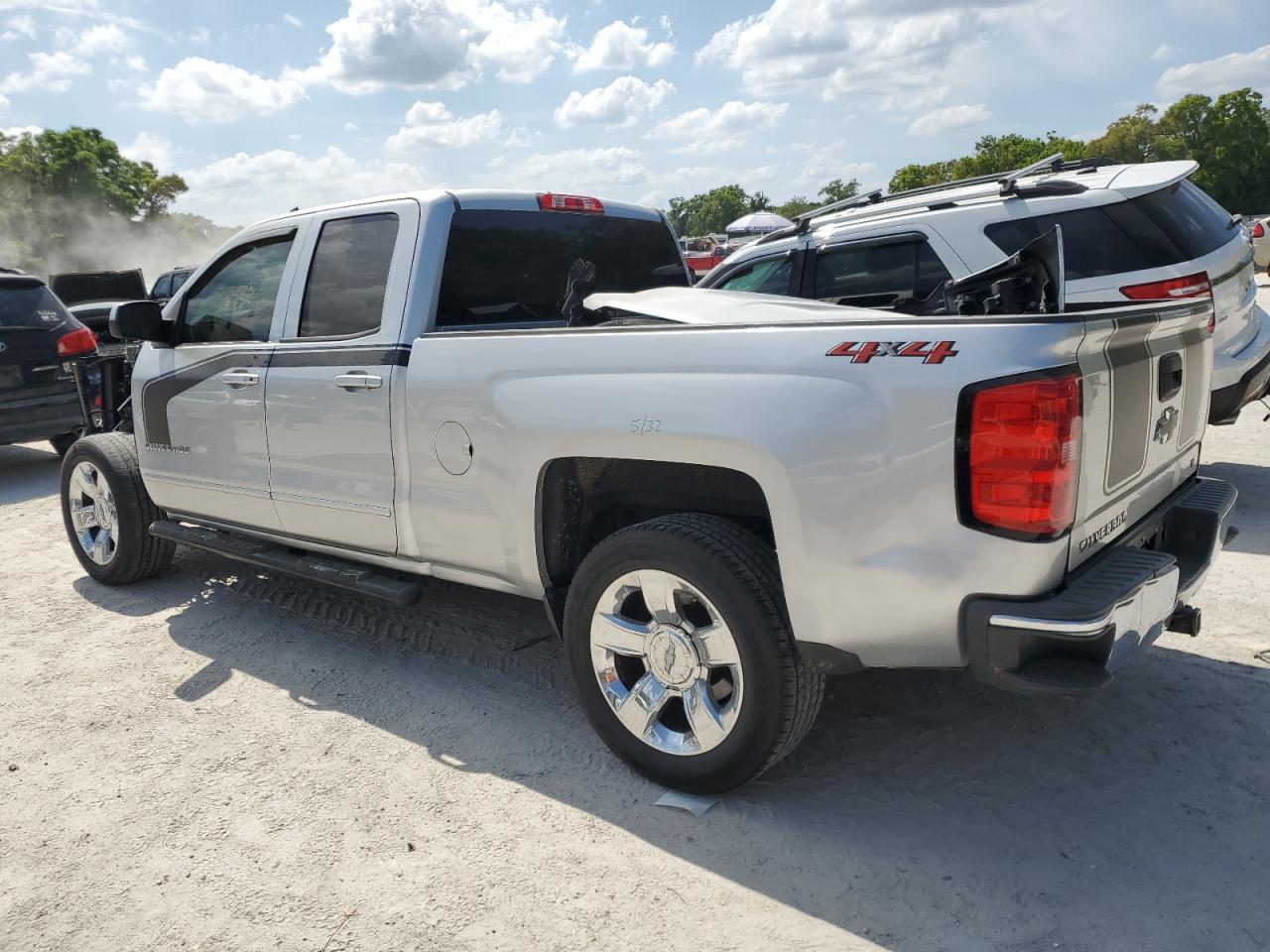 2018 CHEVROLET SILVERADO - Фото 2