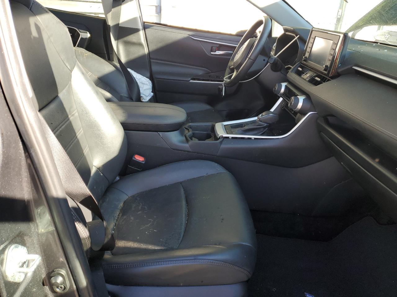 2019 TOYOTA RAV4 XLE P - Фото 7