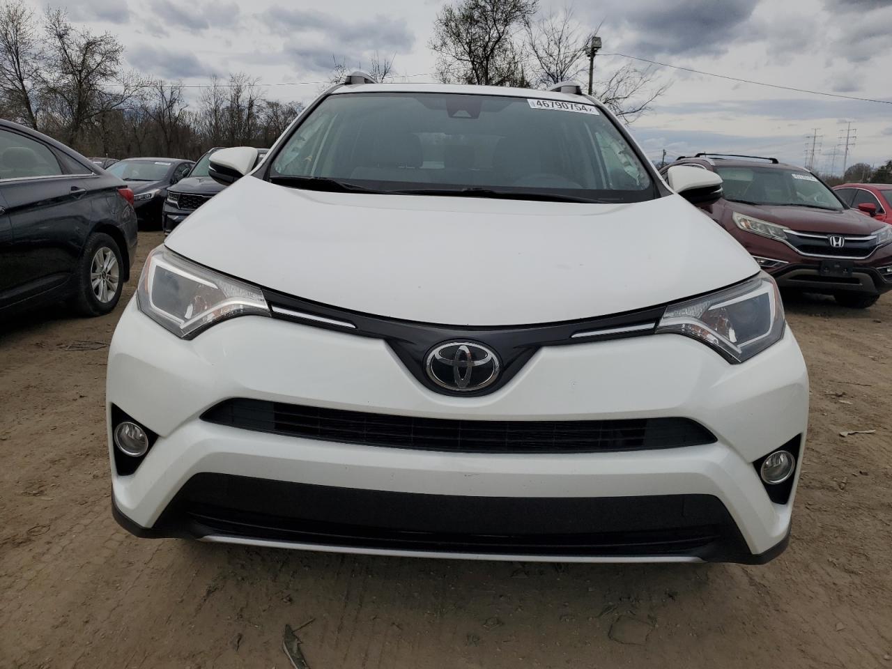 2017 TOYOTA RAV4 XLE - Image 5