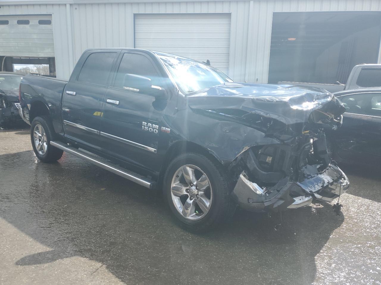 2017 RAM 1500 SLT - Фото 4