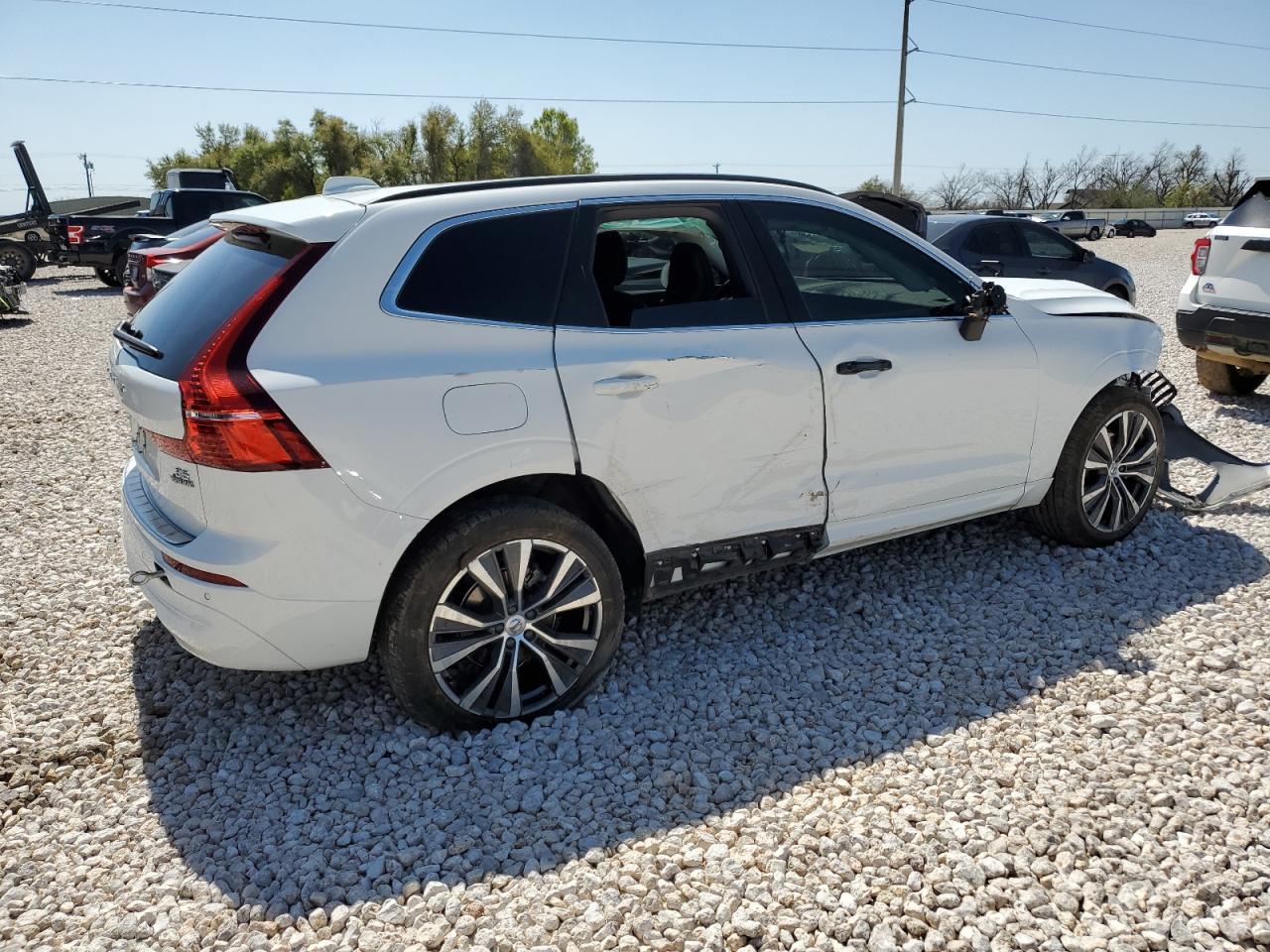 2022 VOLVO XC60 B5 MO - Фото 3