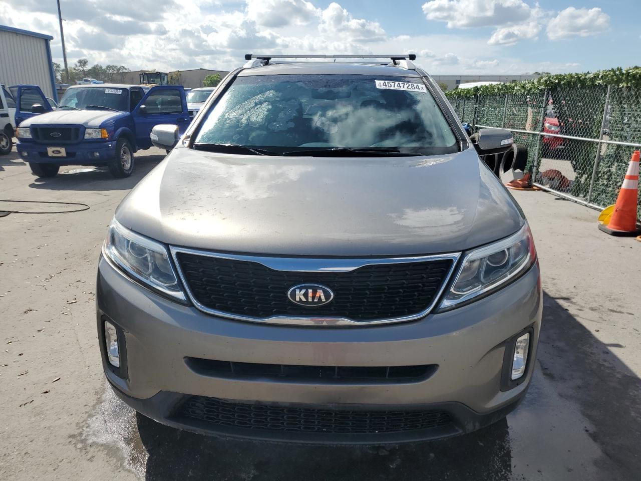 2015 KIA SORENTO LX - Image 5