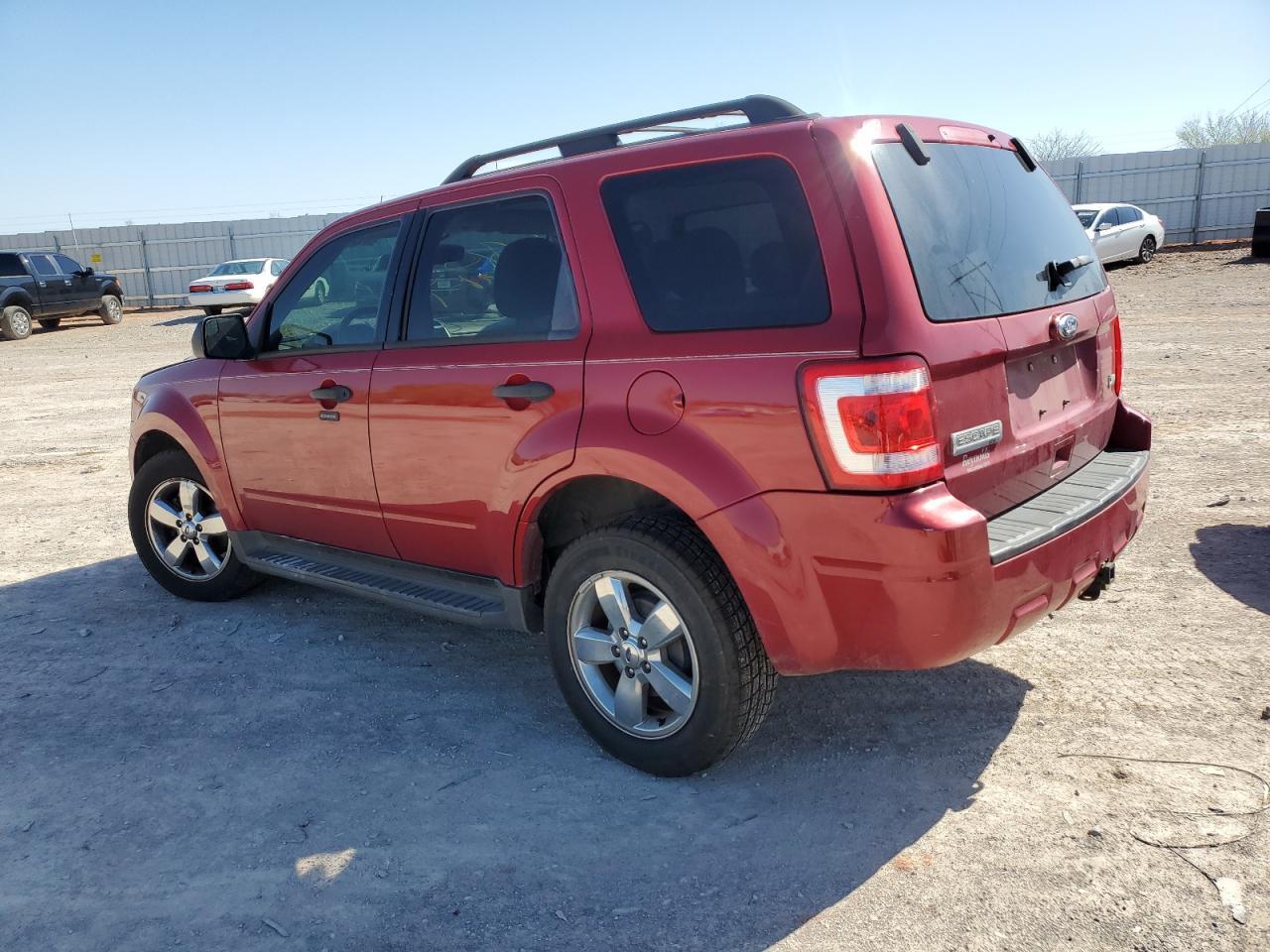 2010 FORD ESCAPE XLT - Image 2