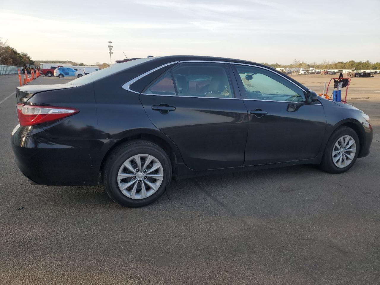 2016 TOYOTA CAMRY LE - Фото 3