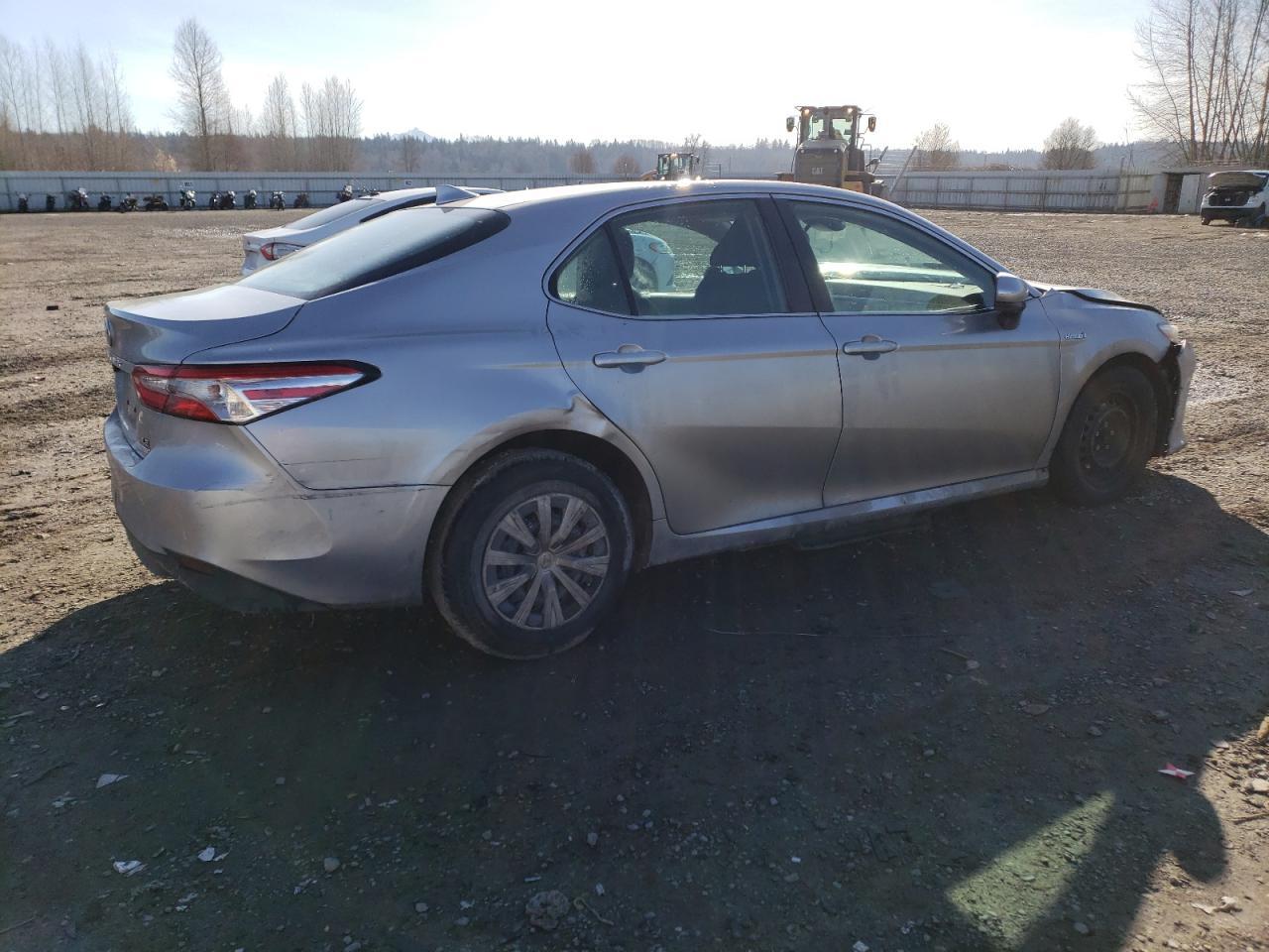 2020 TOYOTA CAMRY LE - Фото 3