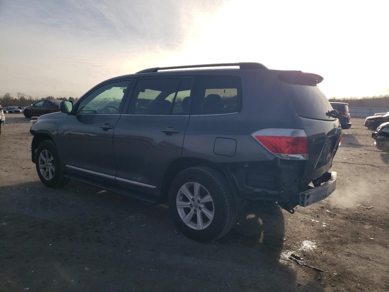 2012 TOYOTA HIGHLANDER - Image 2