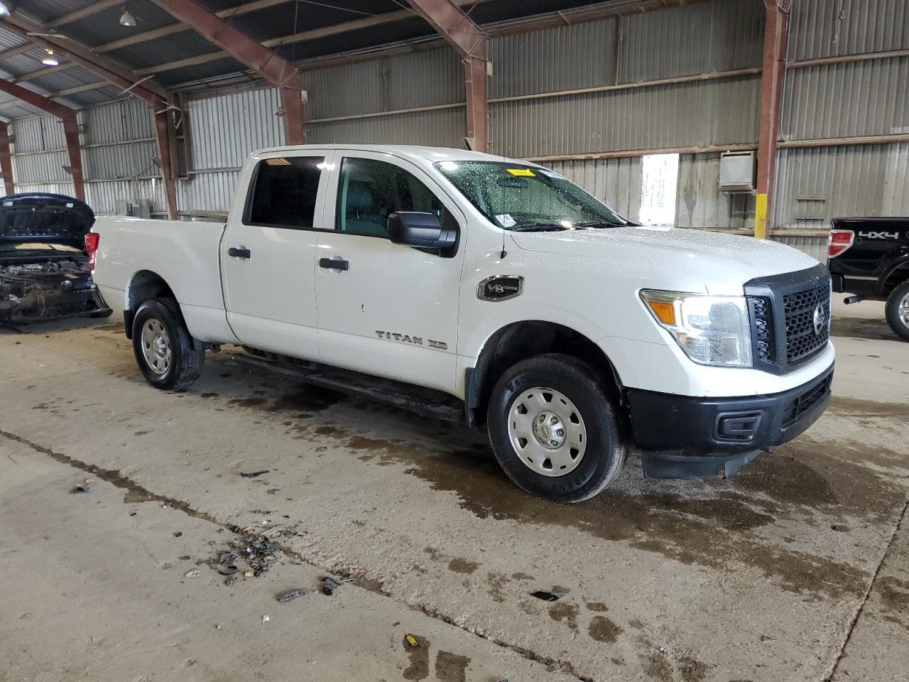 2017 NISSAN TITAN XD S - Фото 4