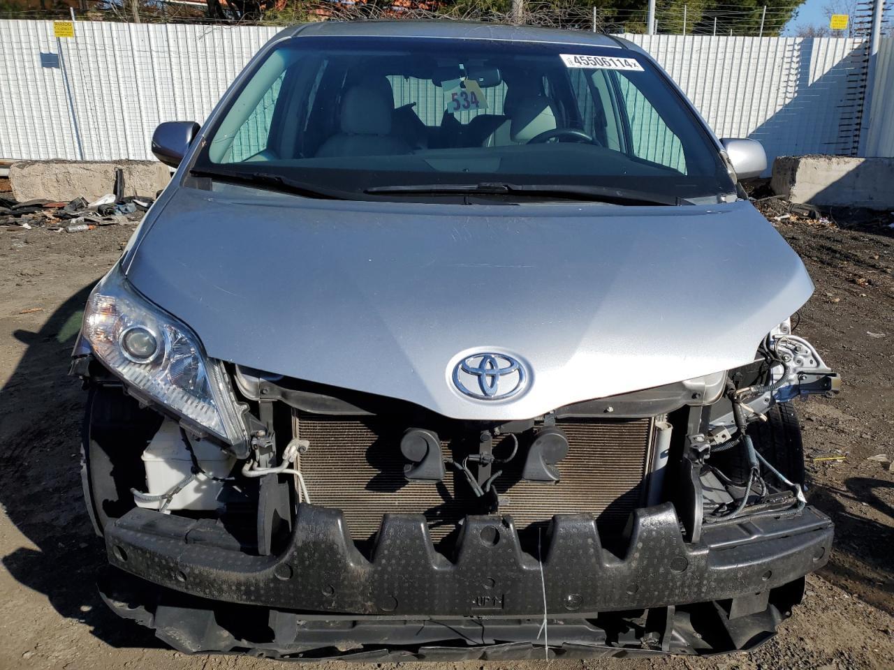 2015 TOYOTA SIENNA XLE - Фото 5