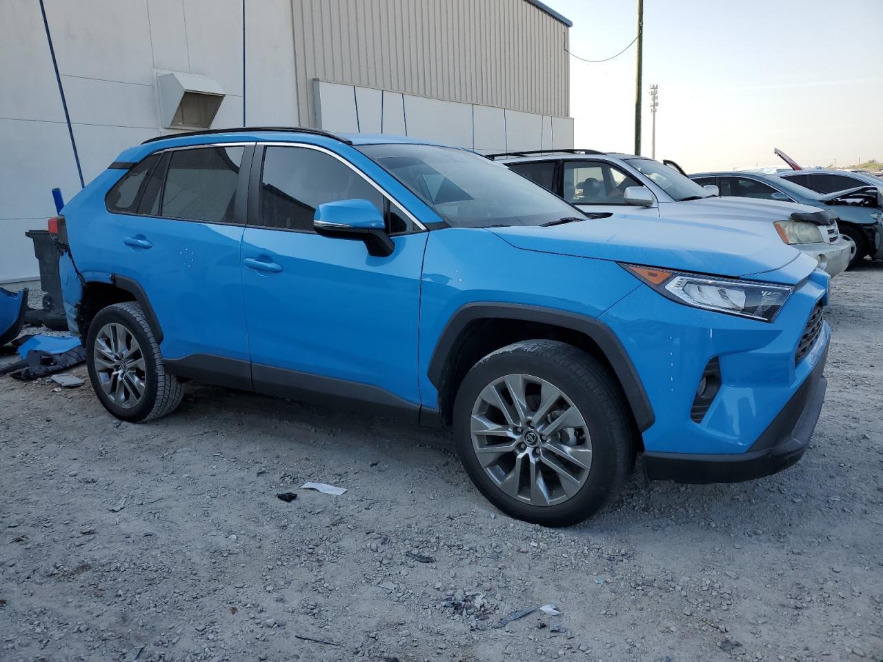 2019 TOYOTA RAV4 XLE P - Фото 4
