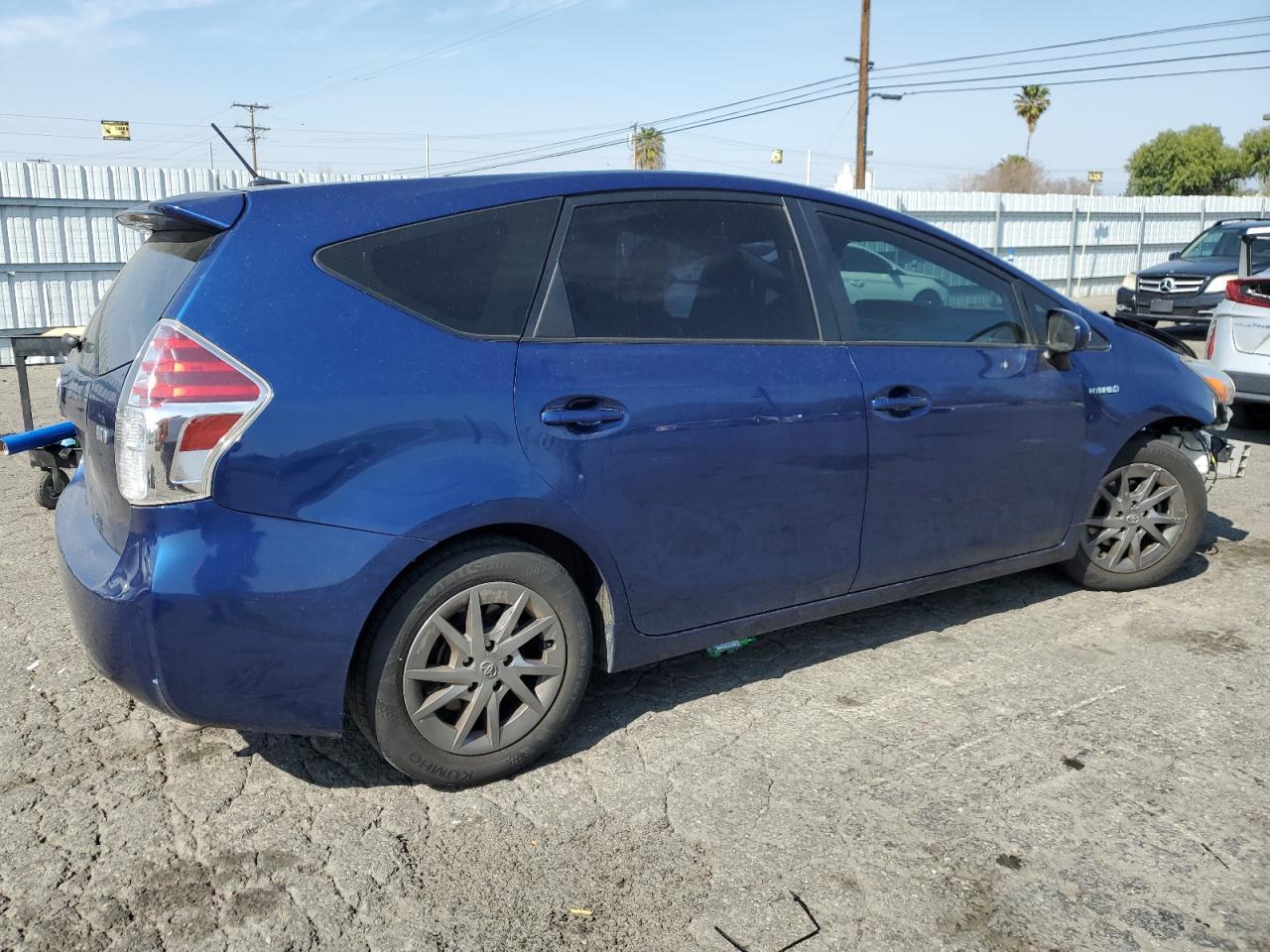 2015 TOYOTA PRIUS V - Image 3