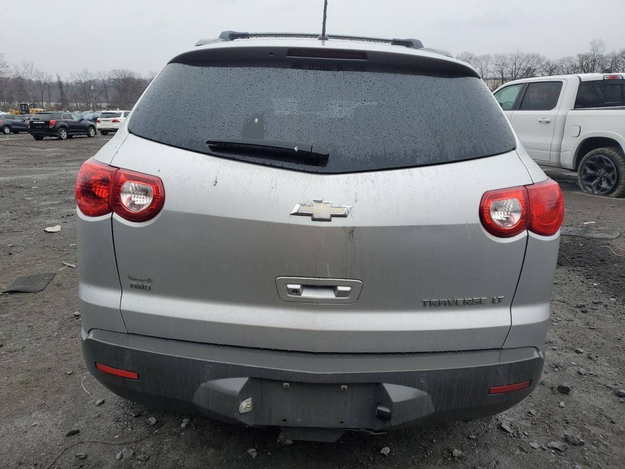 2011 CHEVROLET TRAVERSE L - Фото 6