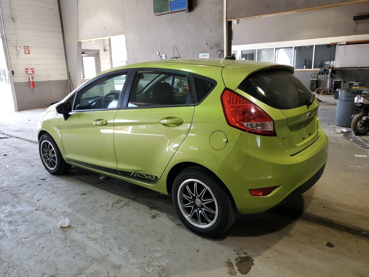 2013 FORD FIESTA SE - Image 2