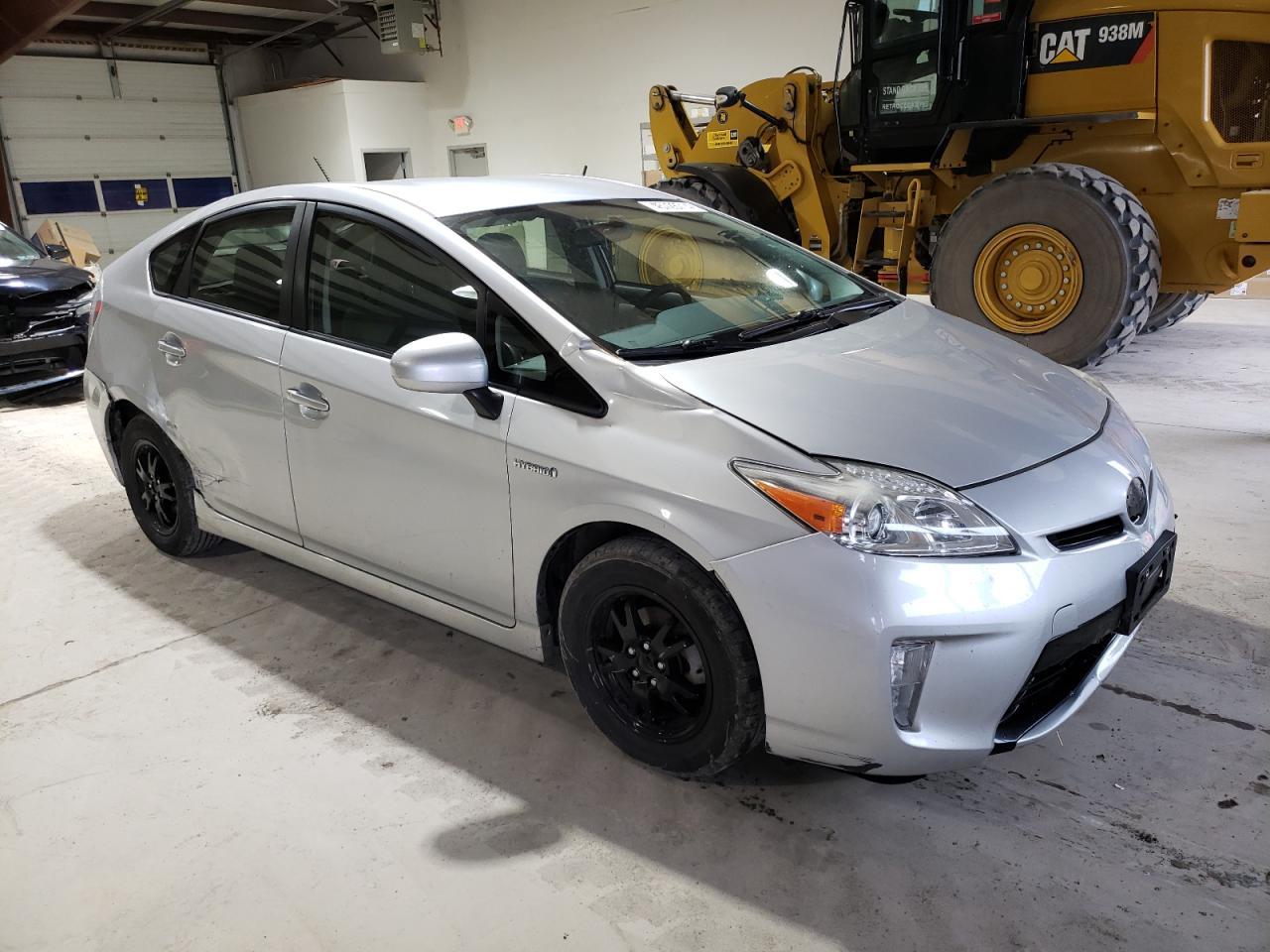 2015 TOYOTA PRIUS - Image 4