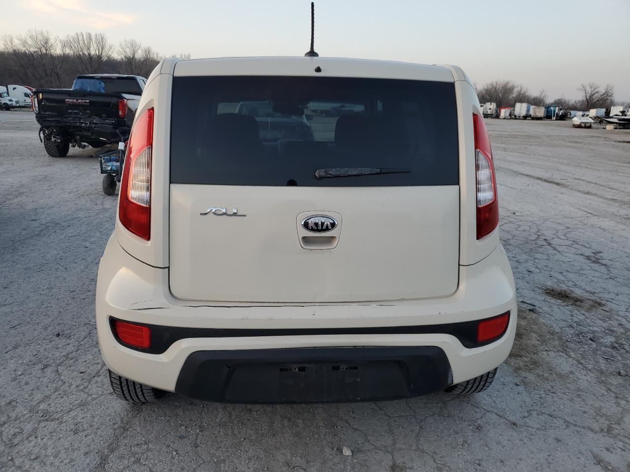 2013 KIA SOUL + - Image 6