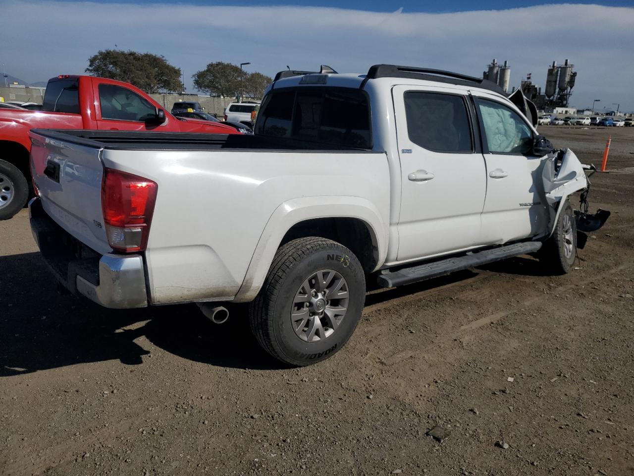 2017 TOYOTA TACOMA DOU - Фото 3