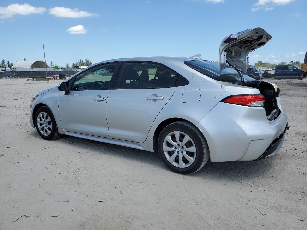2020 TOYOTA COROLLA LE - Фото 2