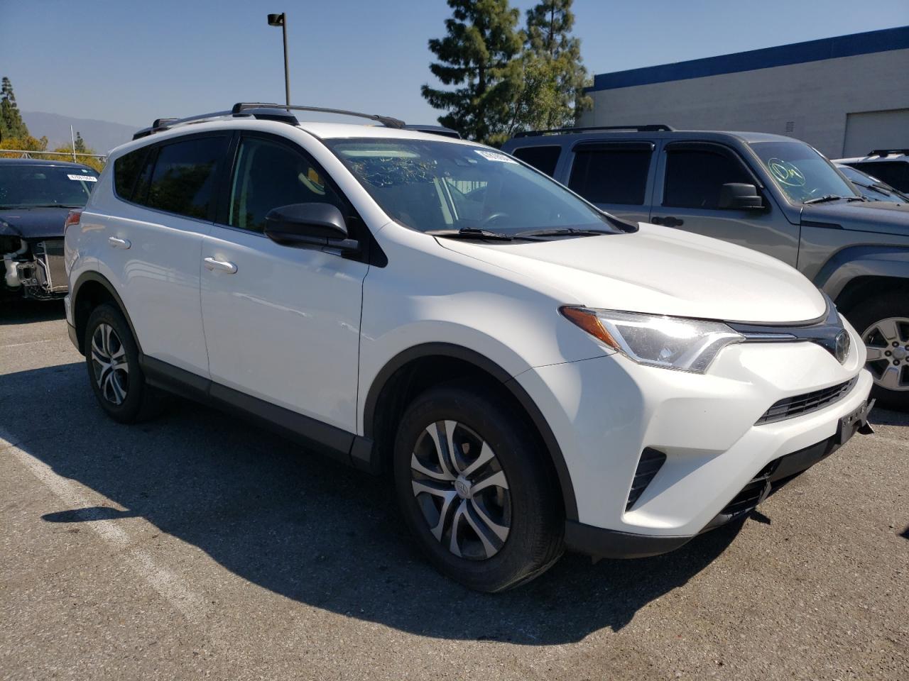 2018 TOYOTA RAV4 LE - Фото 4