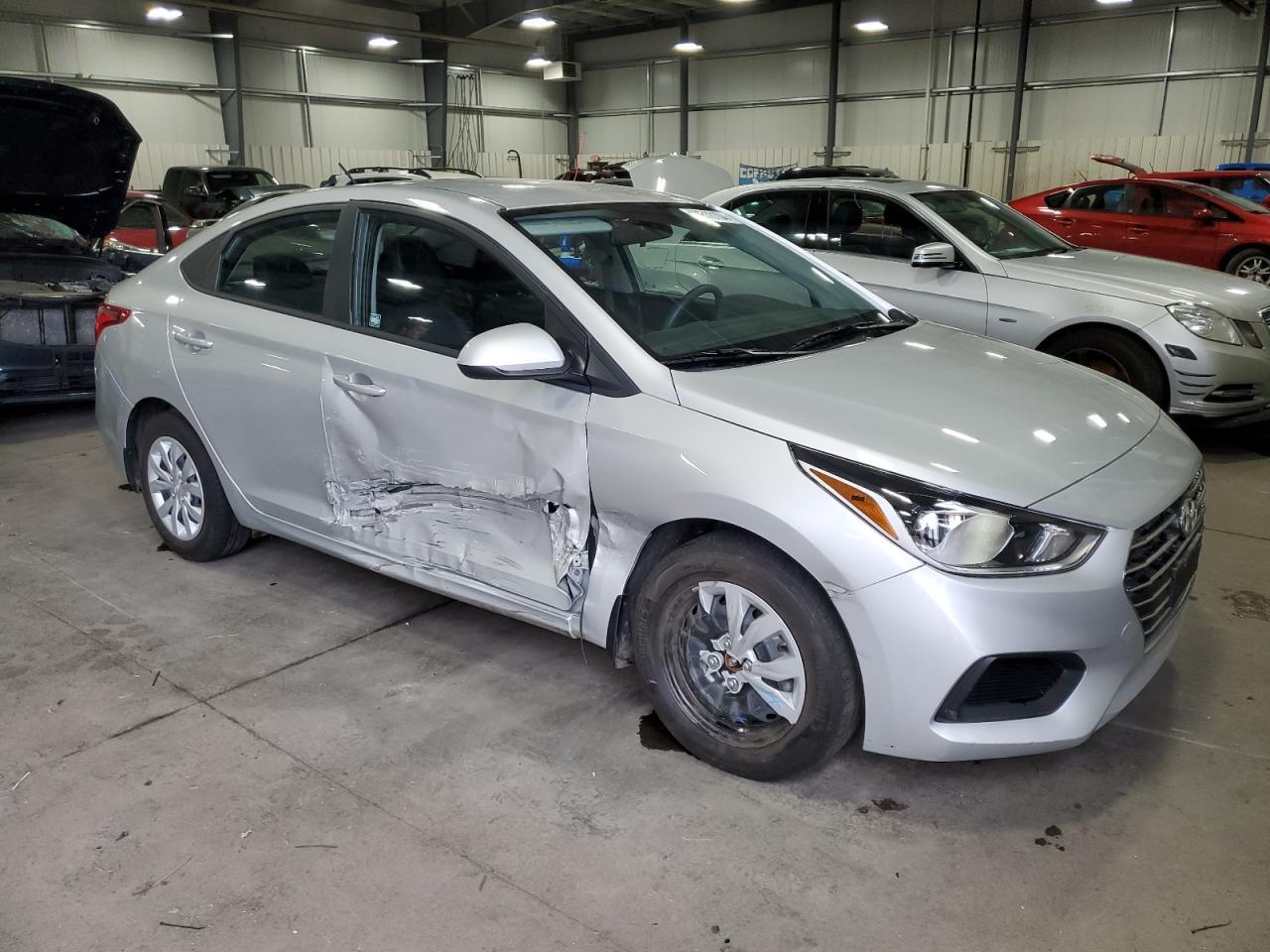 2019 HYUNDAI ACCENT SE - Фото 4