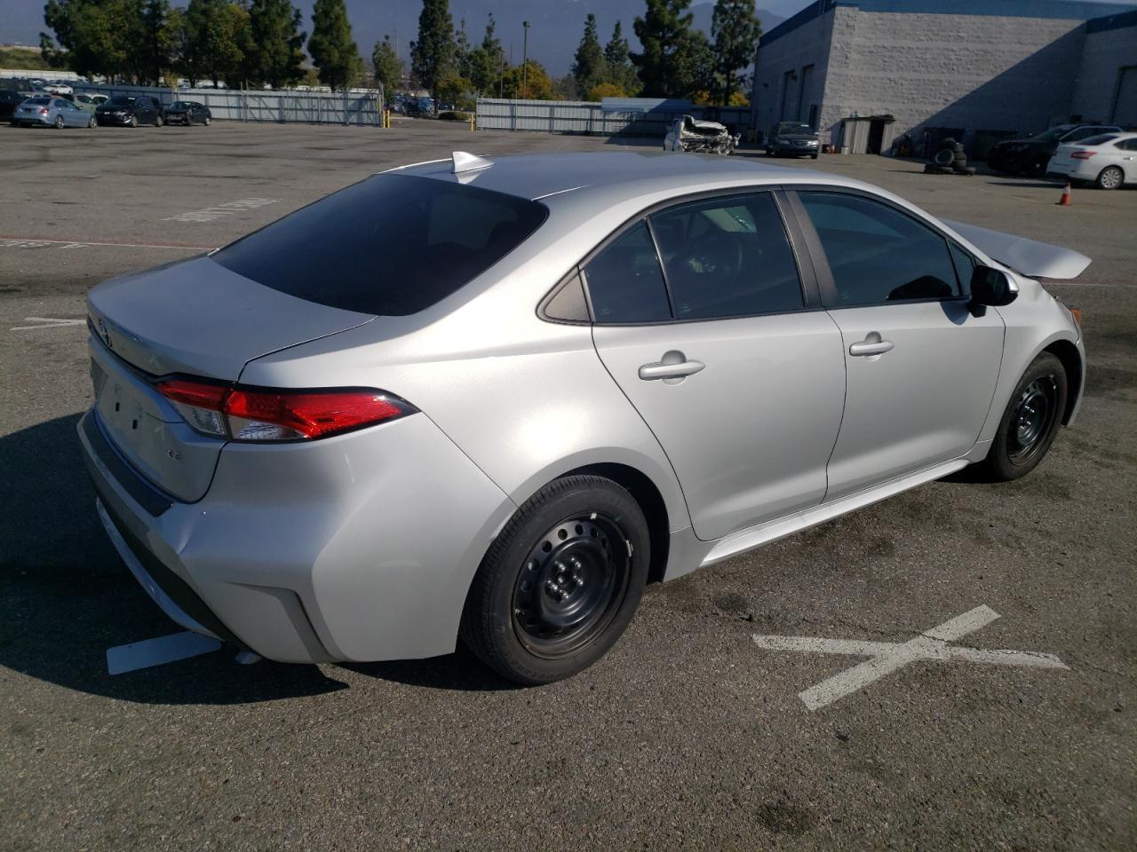 2021 TOYOTA COROLLA LE - Фото 3