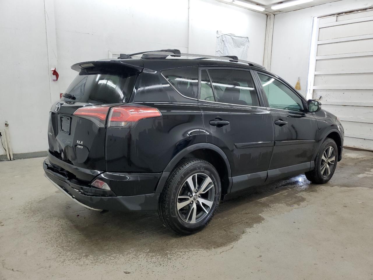 2016 TOYOTA RAV4 XLE - Фото 3
