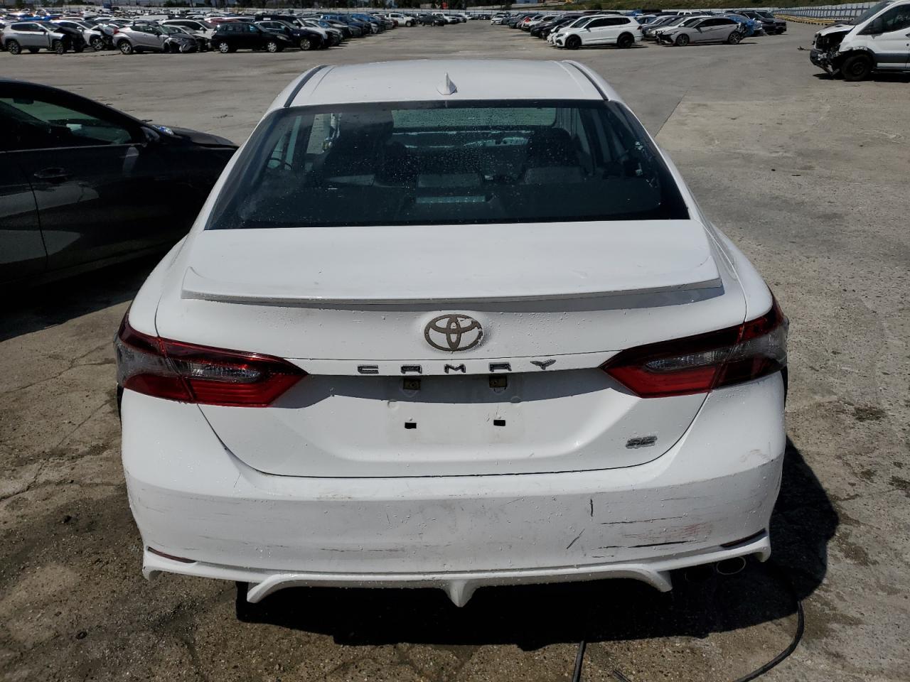 2021 TOYOTA CAMRY SE - Фото 6
