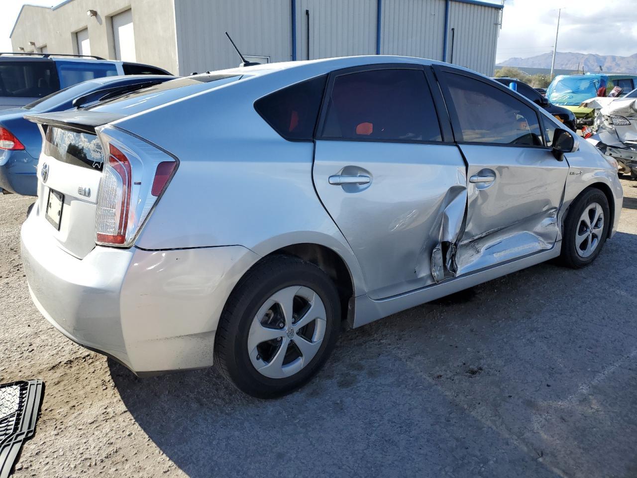 2015 TOYOTA PRIUS - Фото 3