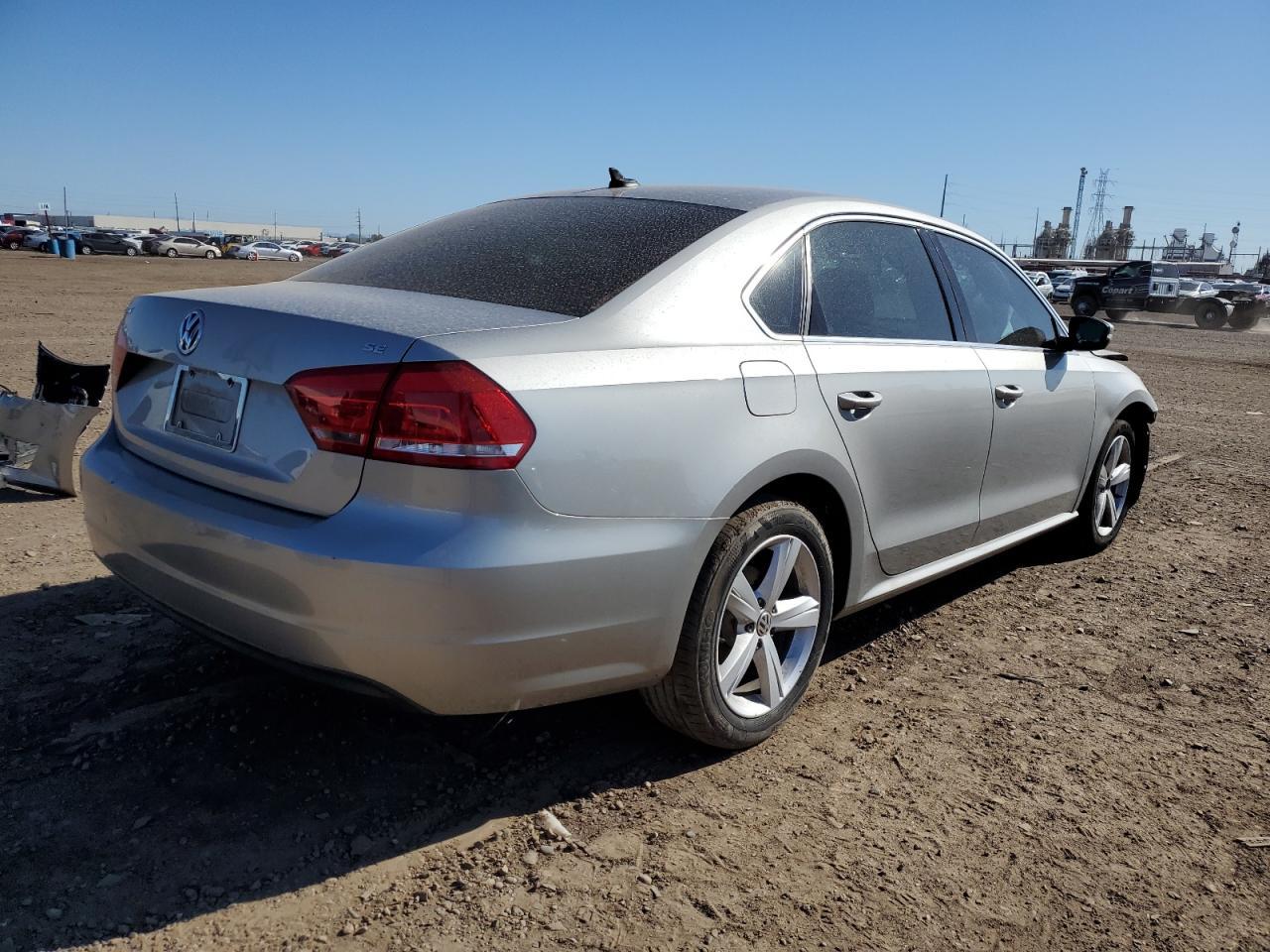 2013 VOLKSWAGEN PASSAT SE - Image 3