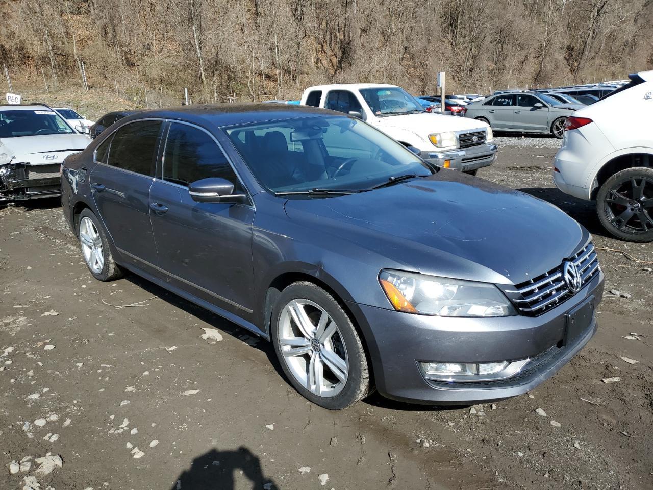2014 VOLKSWAGEN PASSAT SEL - Фото 4