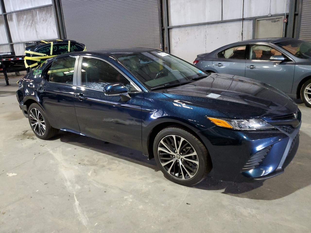 2020 TOYOTA CAMRY SE - Фото 4