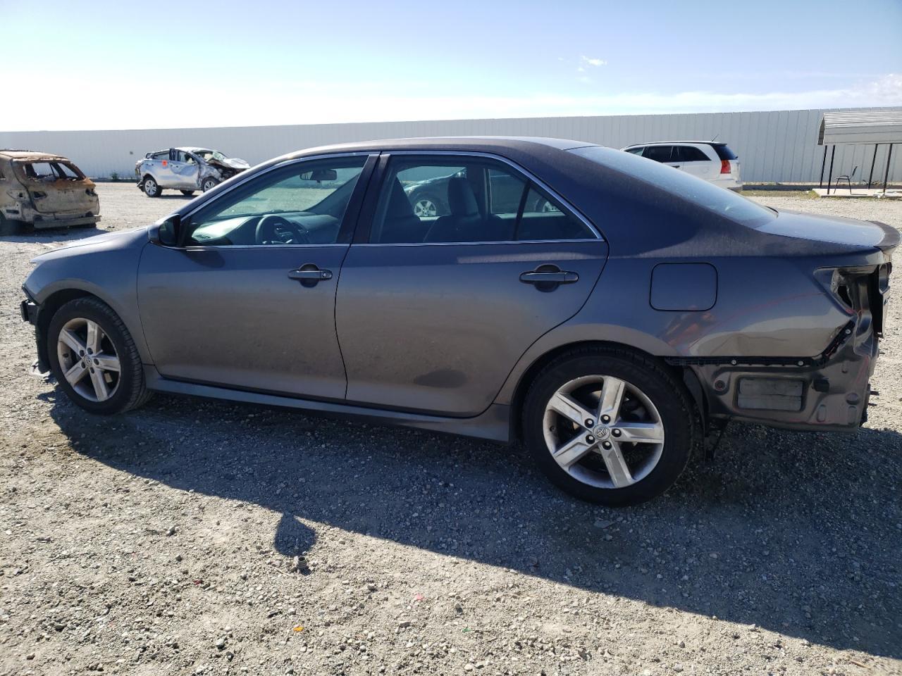 2014 TOYOTA CAMRY L - Фото 2