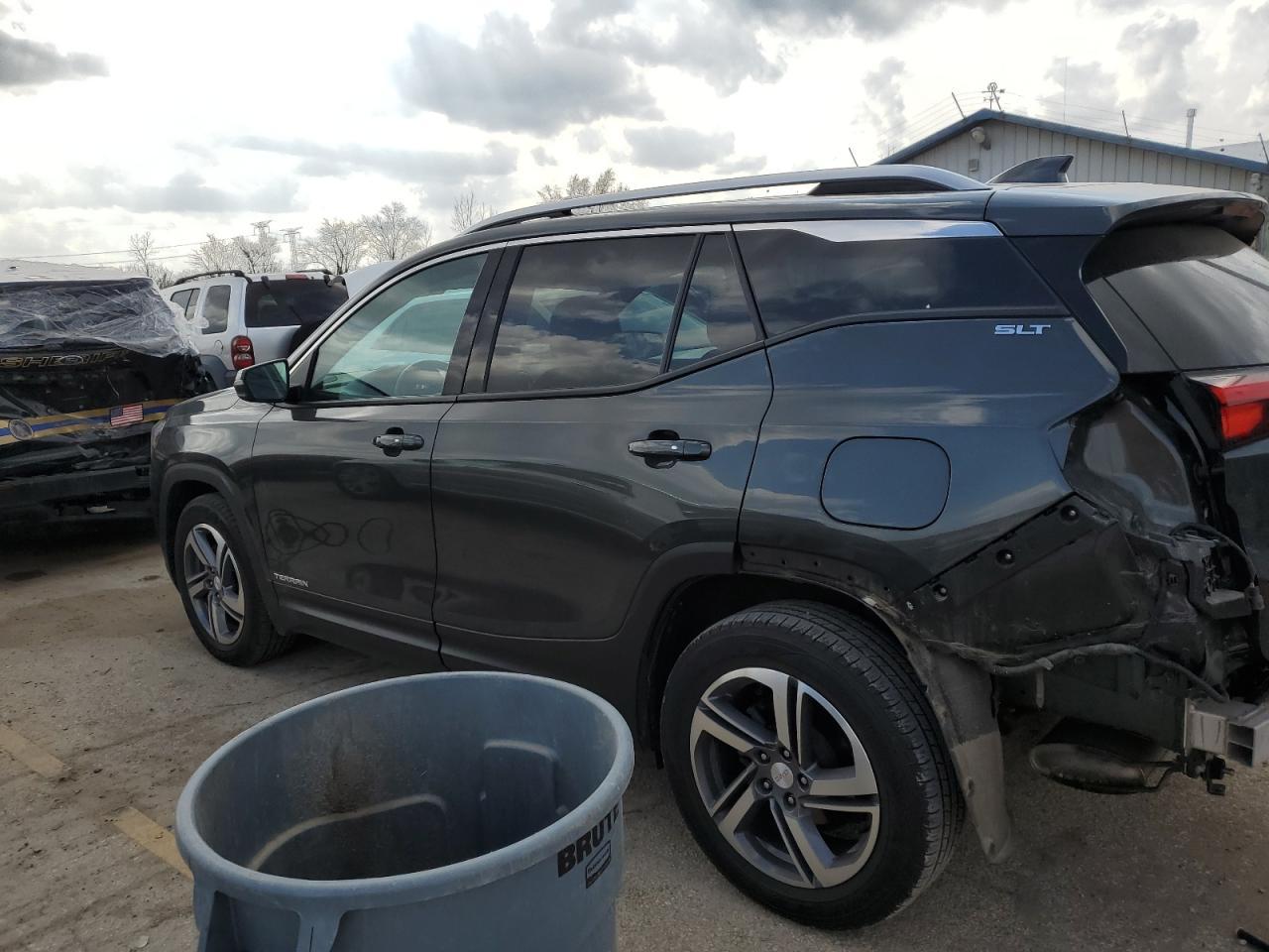 2018 GMC TERRAIN SL - Image 2