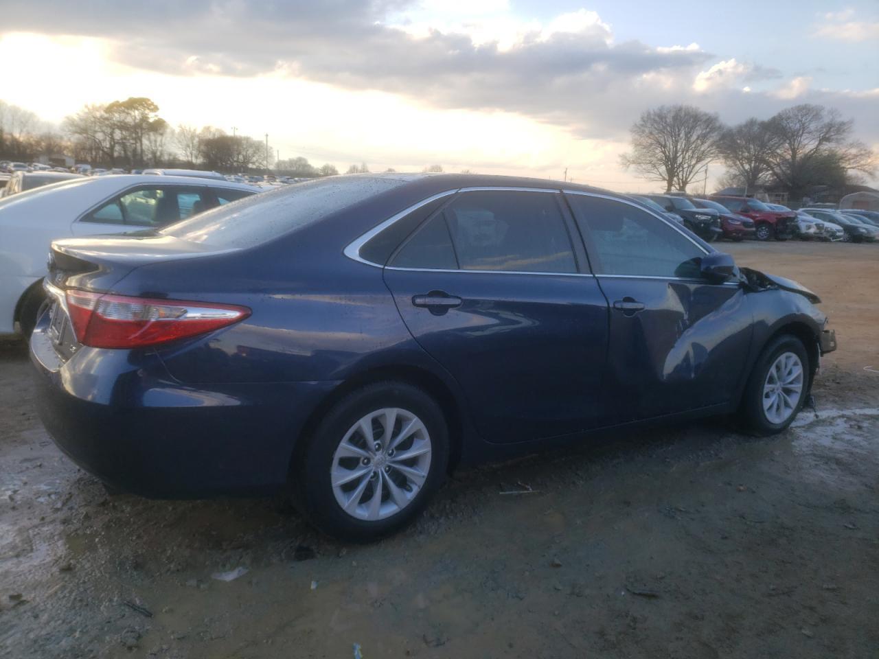 2015 TOYOTA CAMRY LE - Image 3