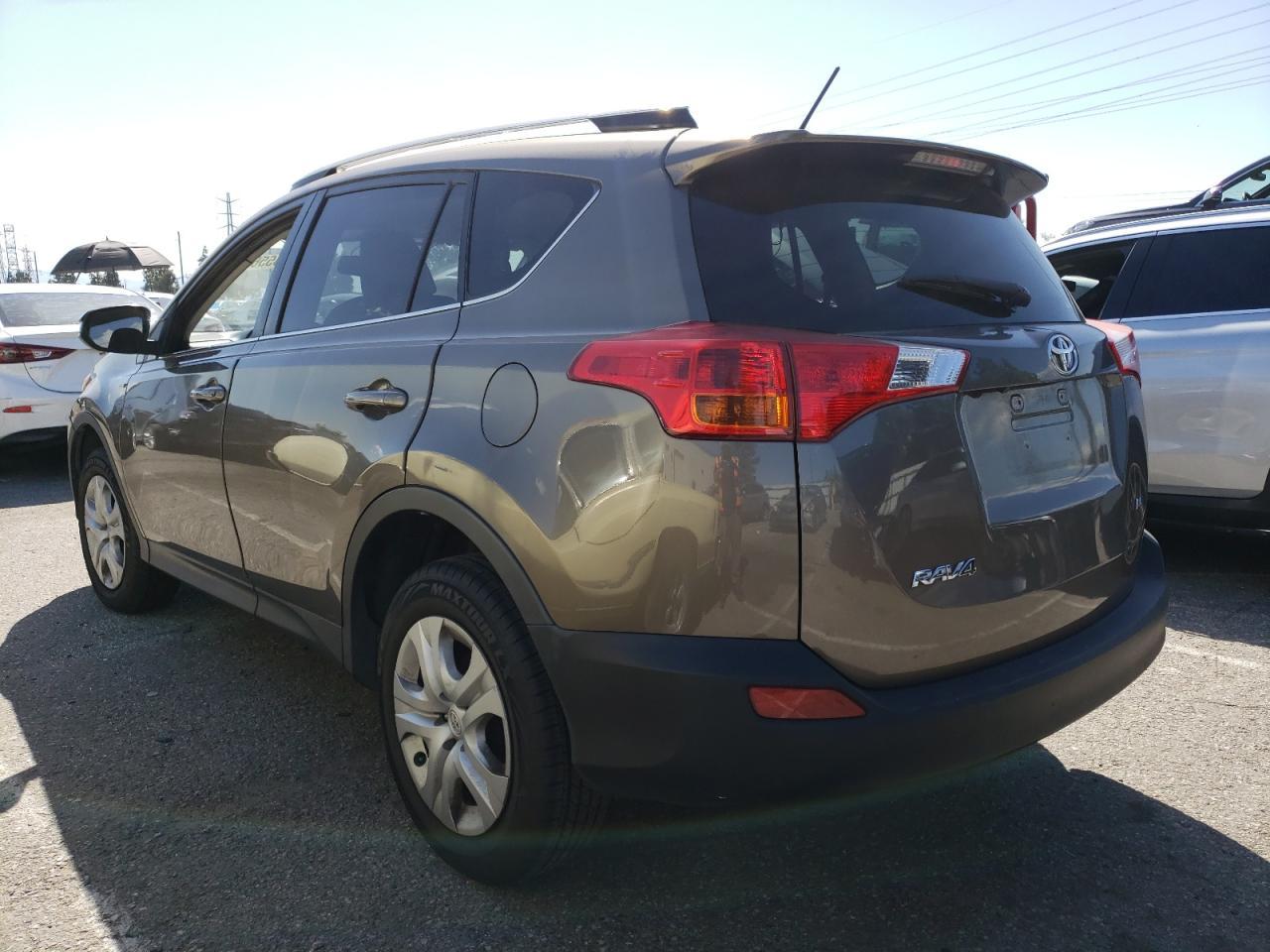 2015 TOYOTA RAV4 LE - Фото 2