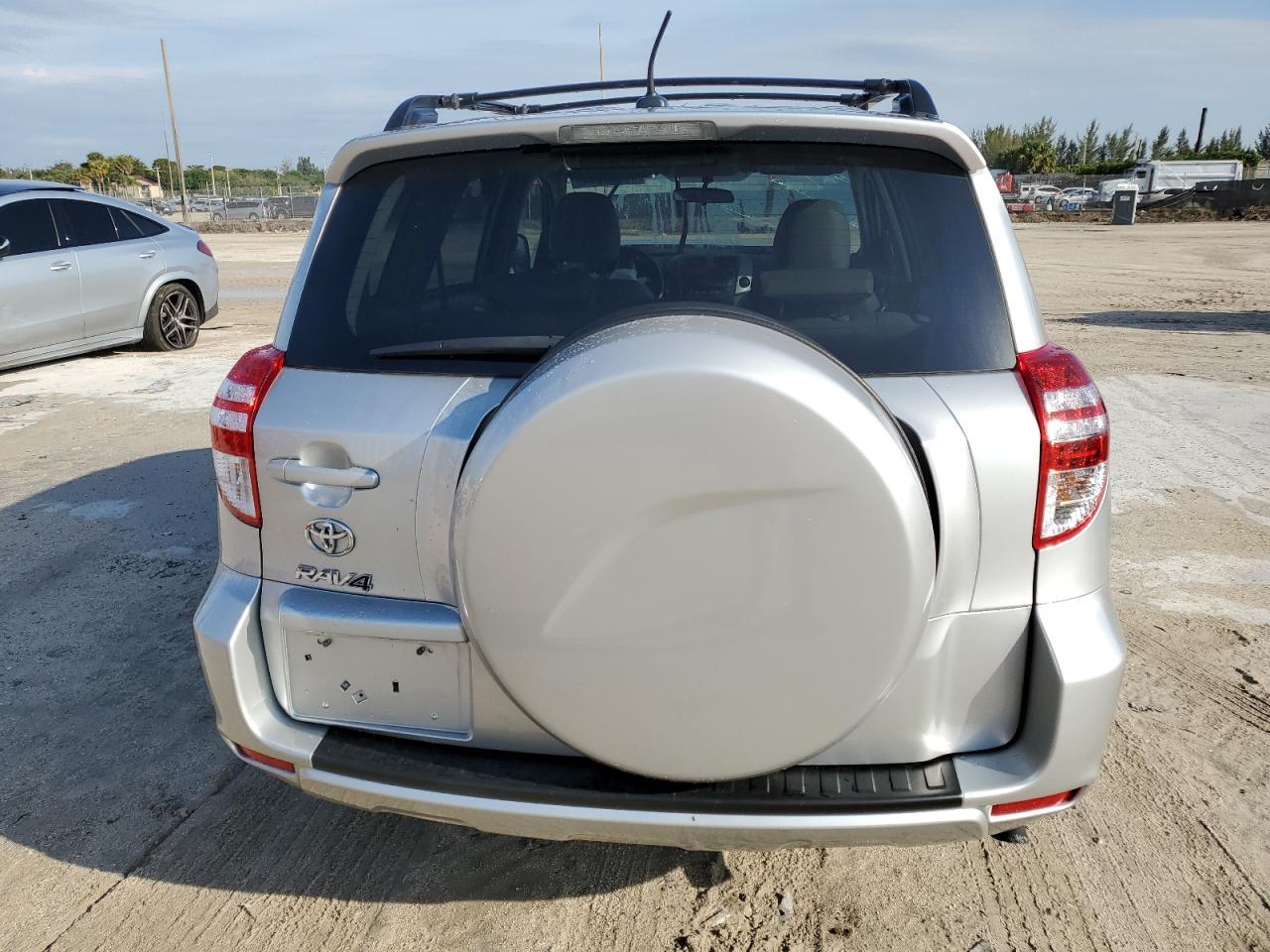2011 TOYOTA RAV4 - Image 6