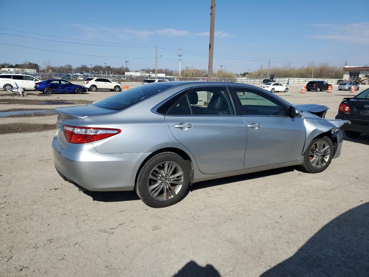 2015 TOYOTA CAMRY LE - Фото 3