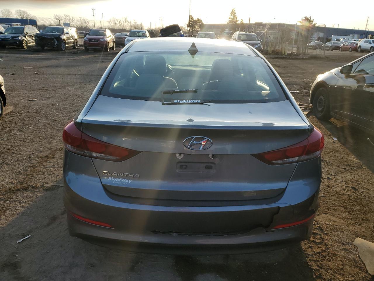 2018 HYUNDAI ELANTRA SE - Фото 6