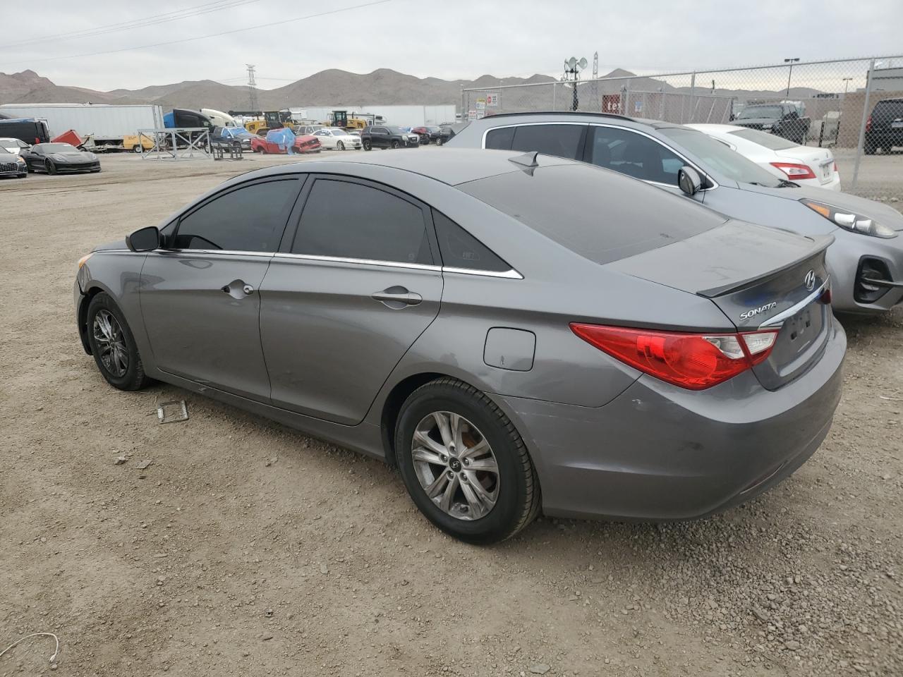 2013 HYUNDAI SONATA GLS - Image 2
