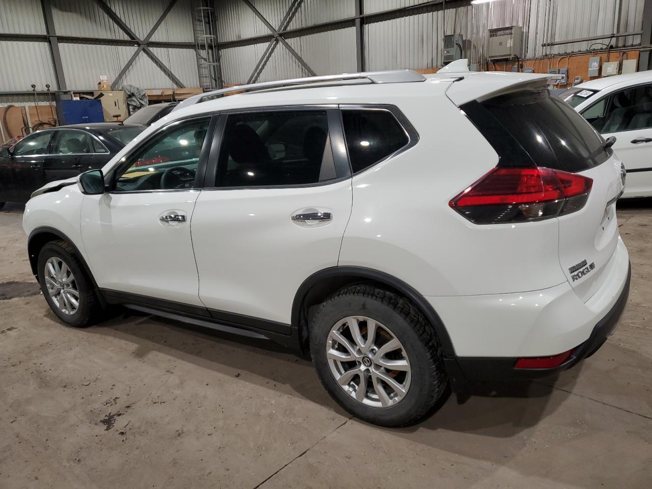 2017 NISSAN ROGUE S - Фото 2