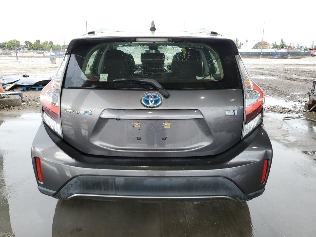 2018 TOYOTA PRIUS C - Image 6