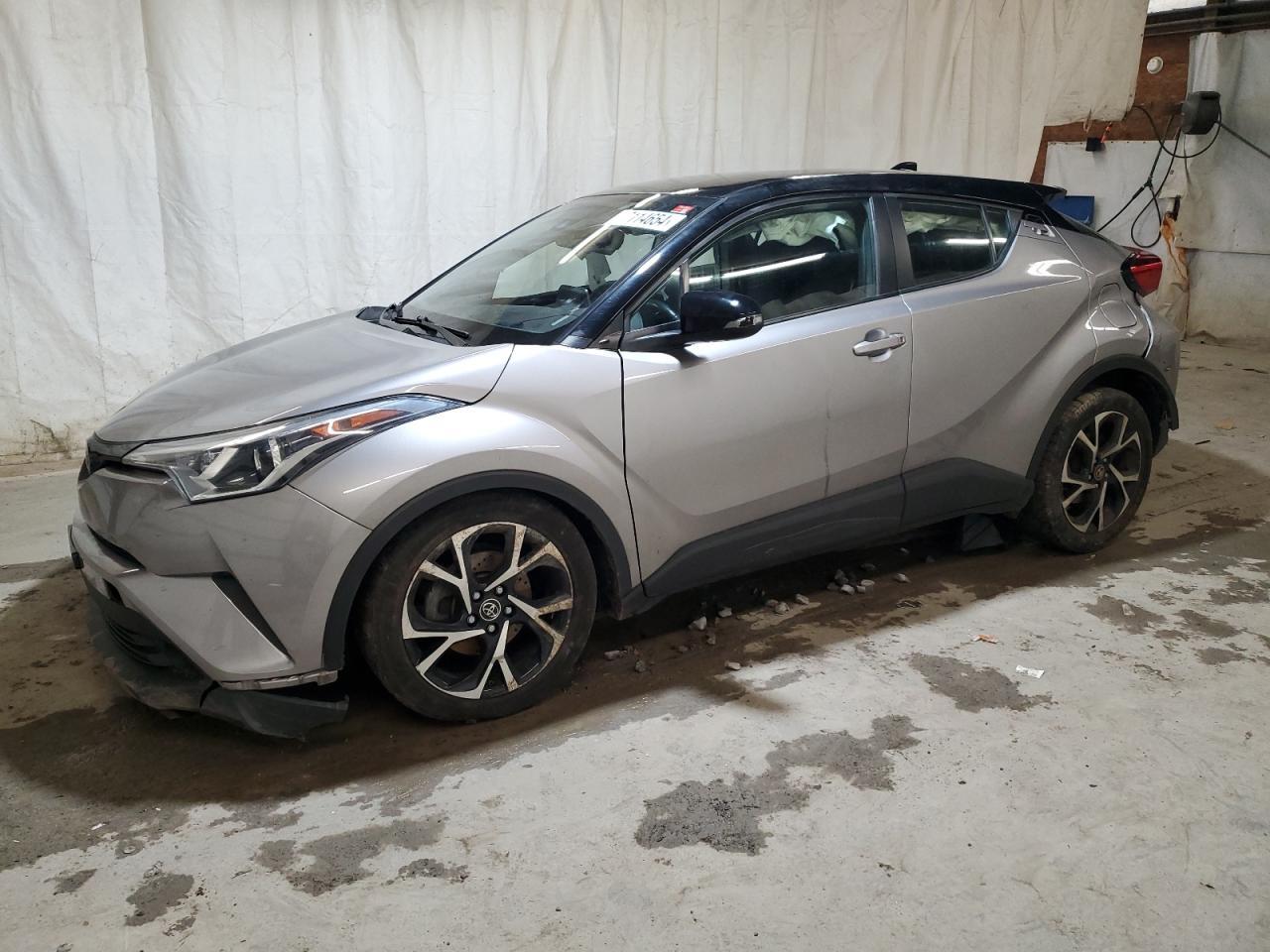 2019 TOYOTA C-HR XLE car image