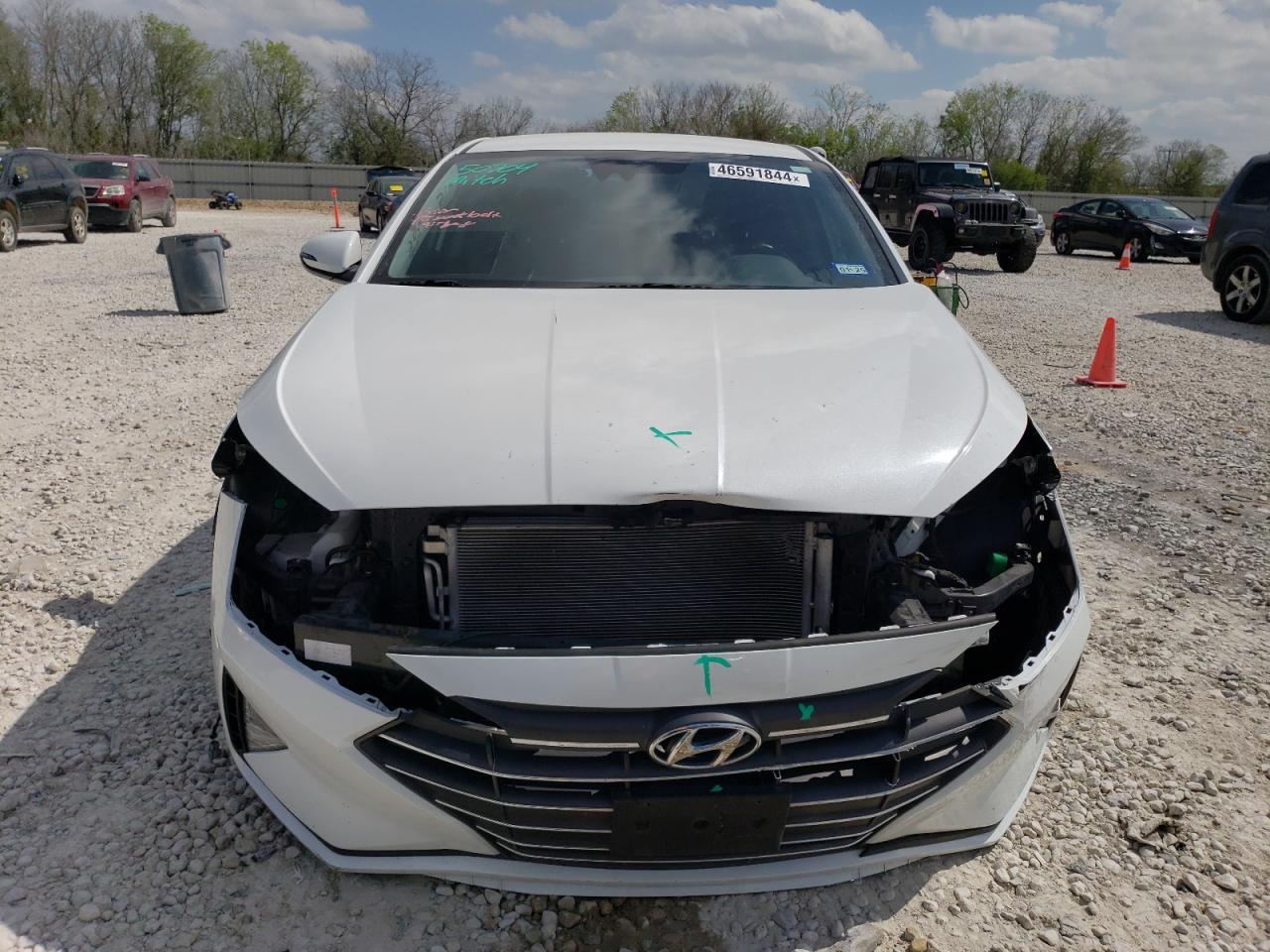 2019 HYUNDAI ELANTRA SE - Фото 5
