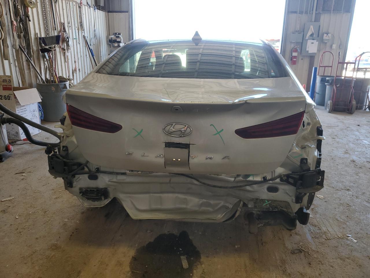 2019 HYUNDAI ELANTRA SE - Фото 6