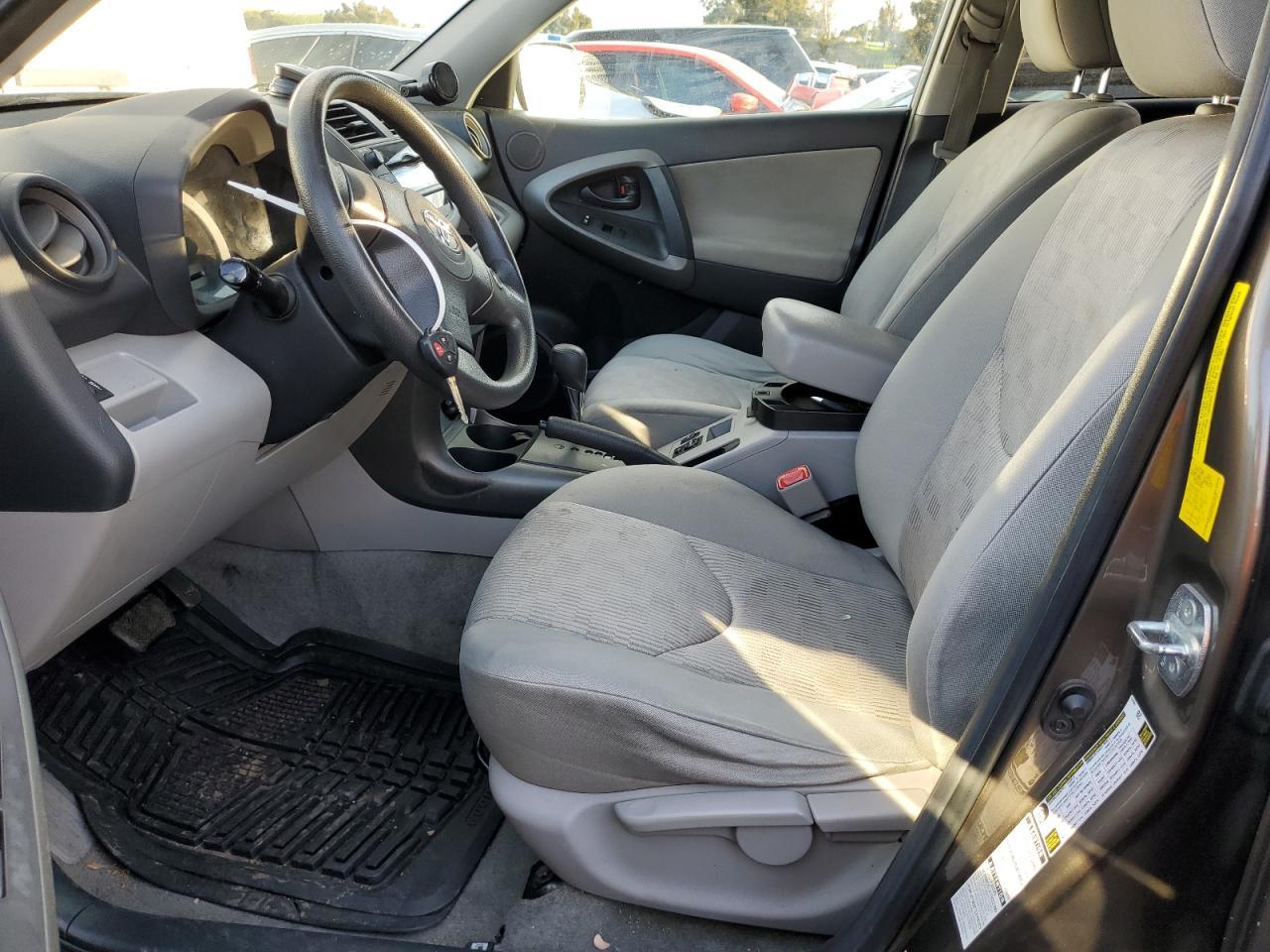 2011 TOYOTA RAV4 - Фото 7