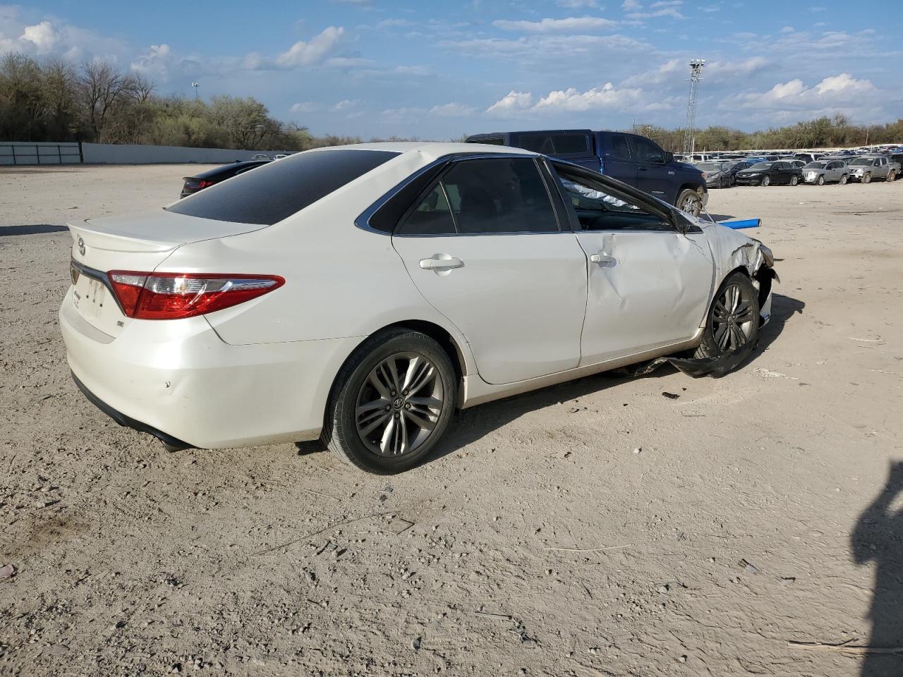 2016 TOYOTA CAMRY LE - Image 3